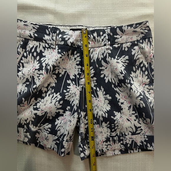 Dear John Women's Floral Shorts - Navy, White, and Pink Size 29 - Picture 8 of 9